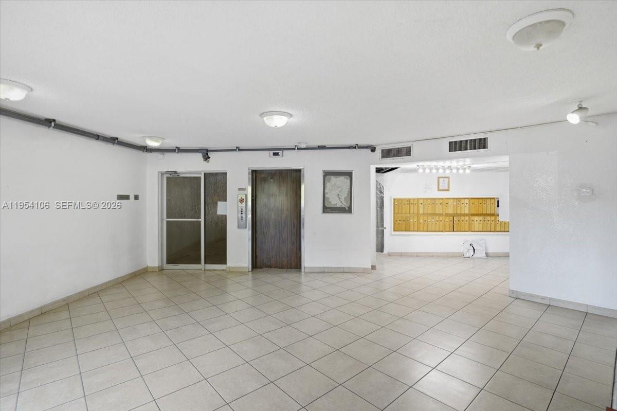 INVERRARY COUNTRY CLUB - Residential