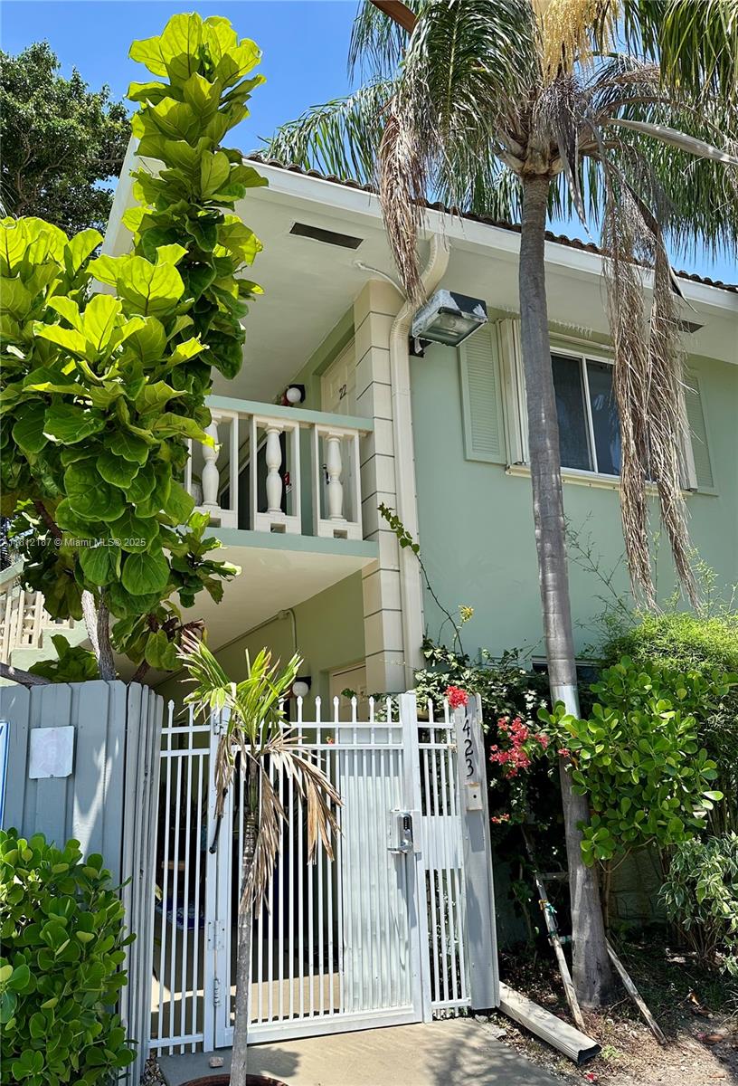 Rental Property at 1423 Holly Heights Dr 20, Fort Lauderdale, Broward County, Florida - Bedrooms: 1 
Bathrooms: 1  - $1,750 MO.