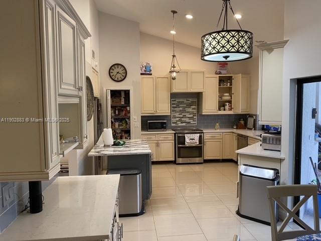 SUGAR POND MANOR OF WELLI - Residential Lease