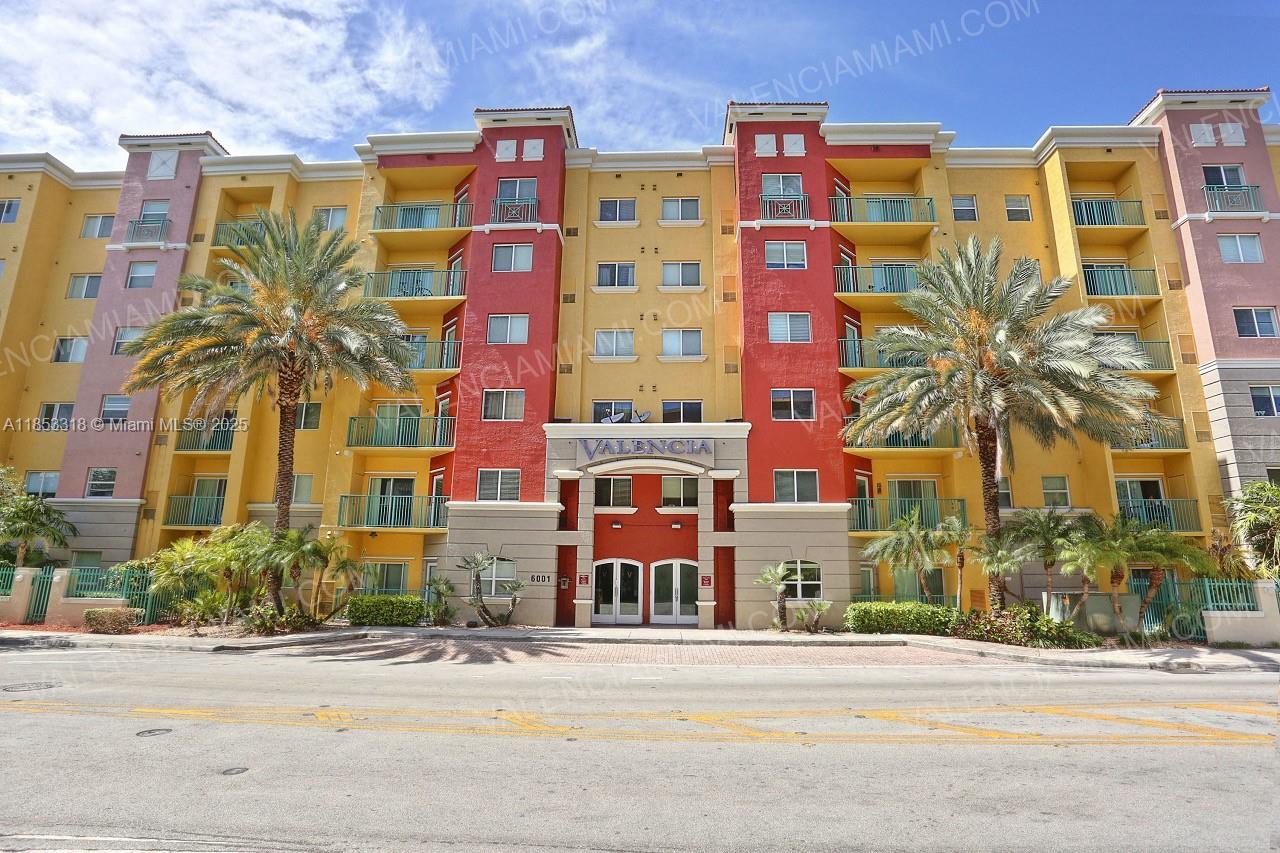 For Rent – 3bed / 2 bath Condo at Valencia South Miami
Spacious and comfortable 3-bedroom, 2-bath condo with a private balcony, open layout, granite countertops, stainless steel appliances, and wood cabinets. Located in the well-maintained Valencia South Miami community, with great amenities including a swimming pool, fitness center, business center, and 24/7 security. Conveniently close to the University of Miami, South Miami Hospital, shopping, dining, and public transportation. Pet-friendly.