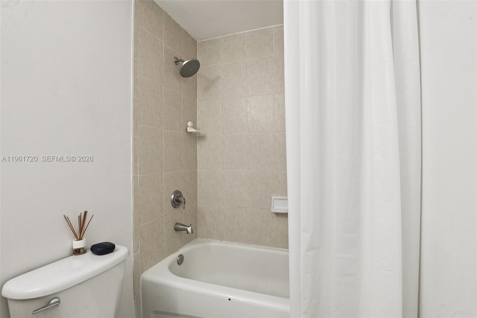 PALM GARDENS AT DORAL CON - Residential