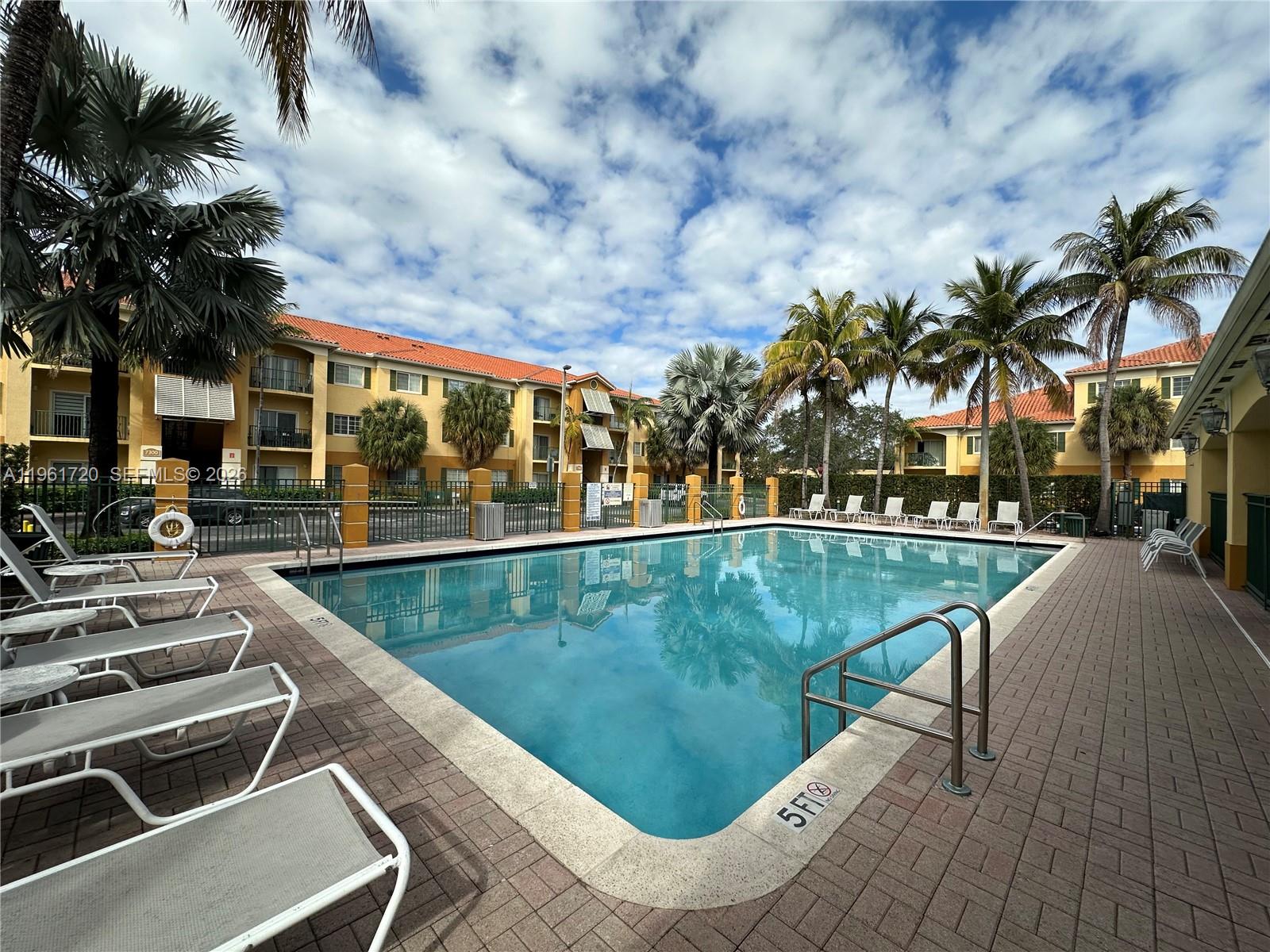 PALM GARDENS AT DORAL CON - Residential