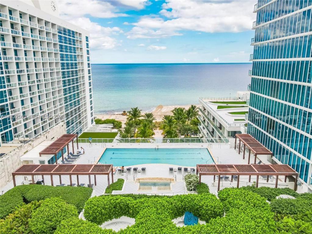 NORTH CARILLON BEACH COND - Residential