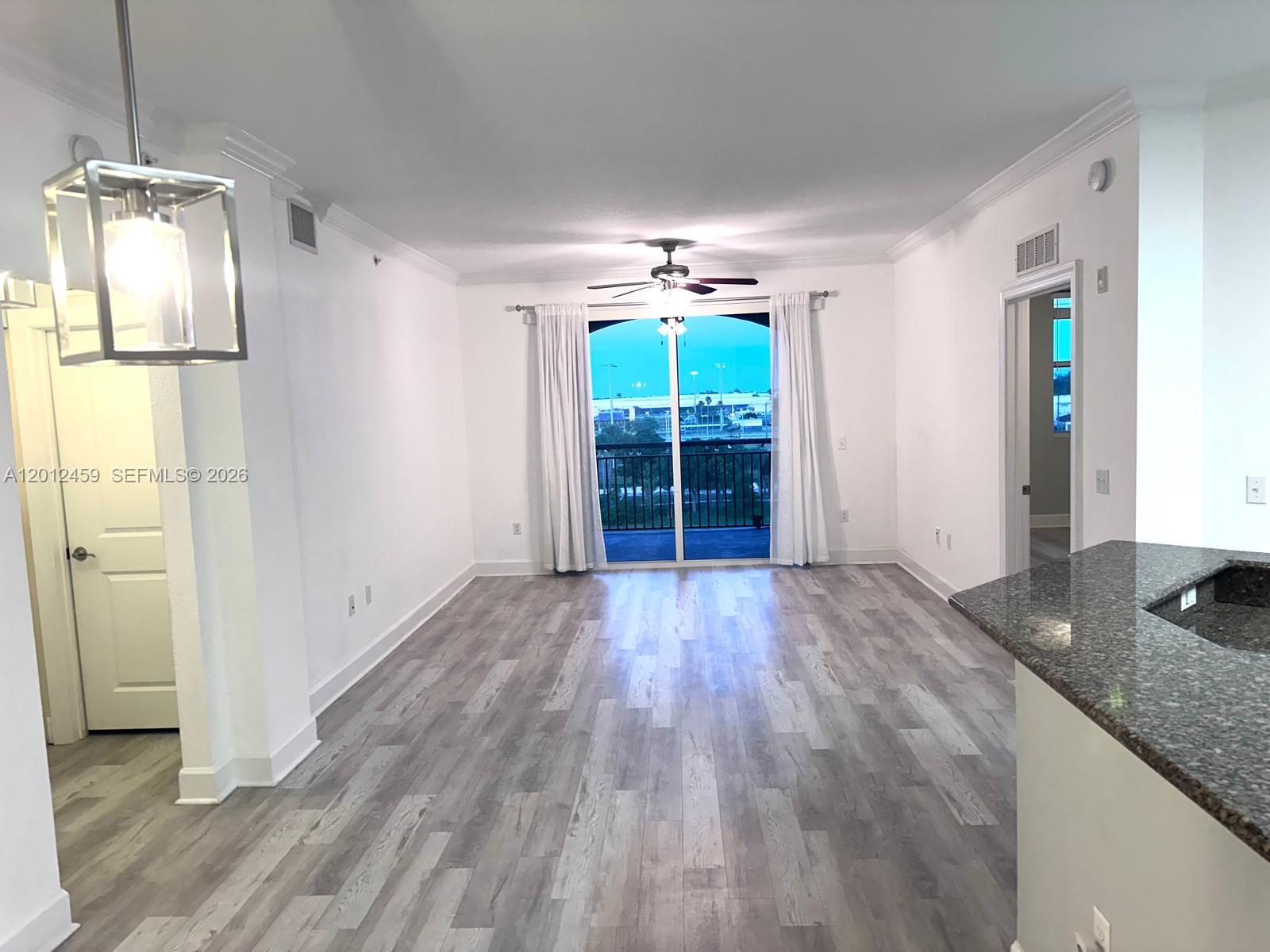 VIZCAYA LAKES CONDO - Residential Lease