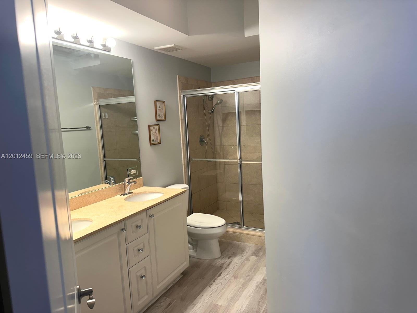 VIZCAYA LAKES CONDO - Residential Lease