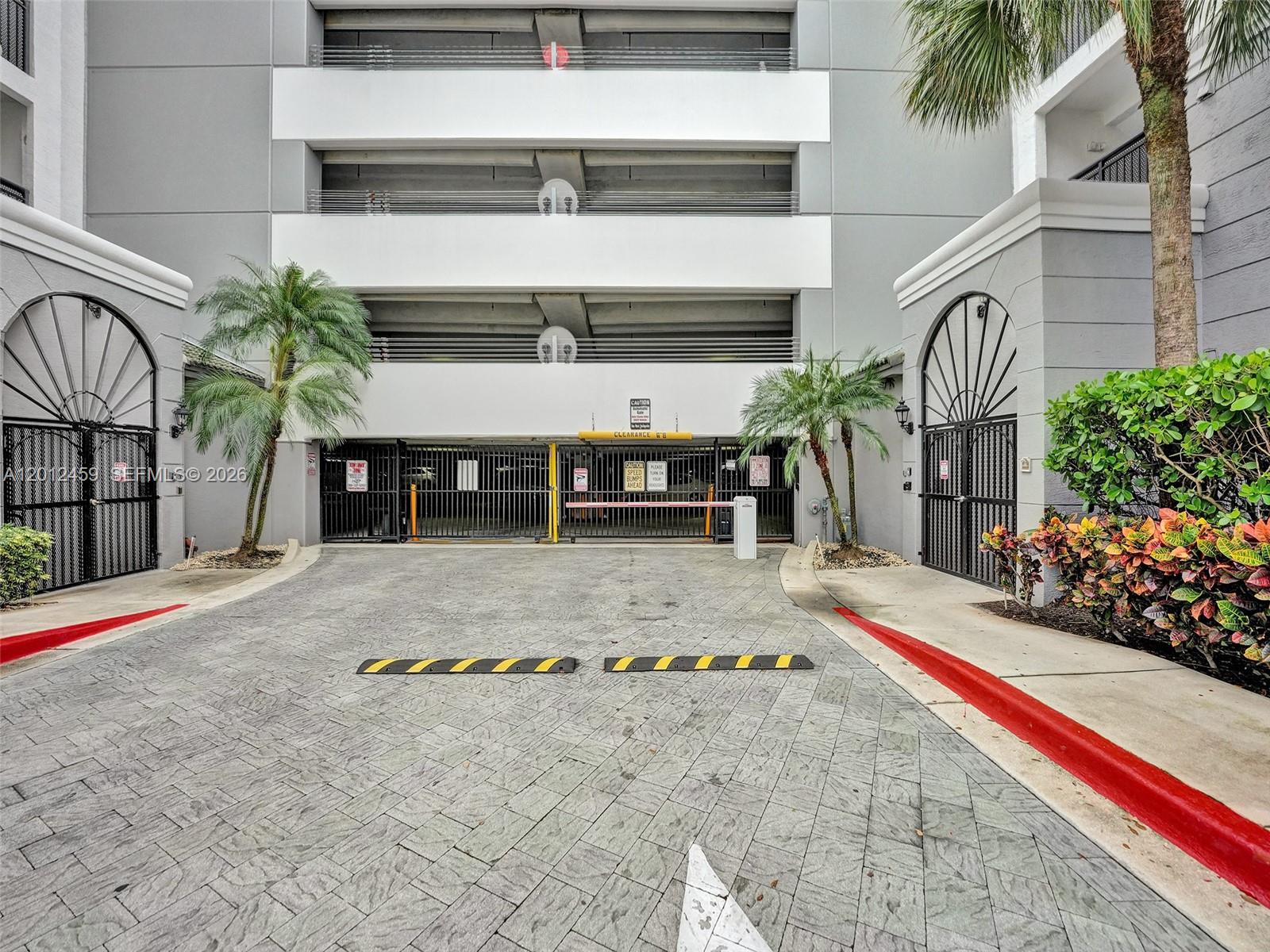 VIZCAYA LAKES CONDO - Residential Lease