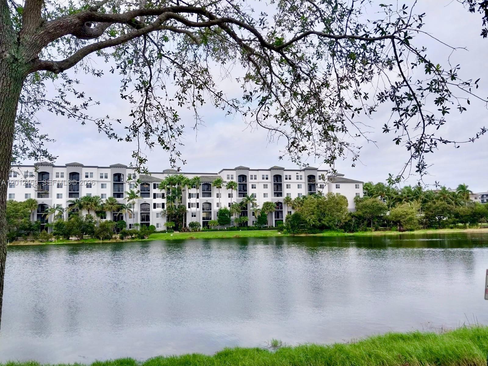 VIZCAYA LAKES CONDO - Residential Lease