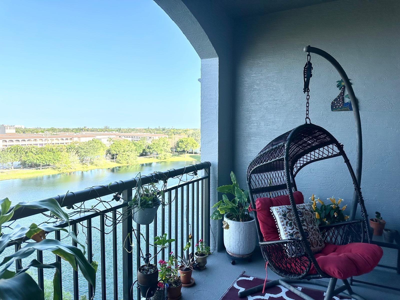 VIZCAYA LAKES CONDO - Residential Lease