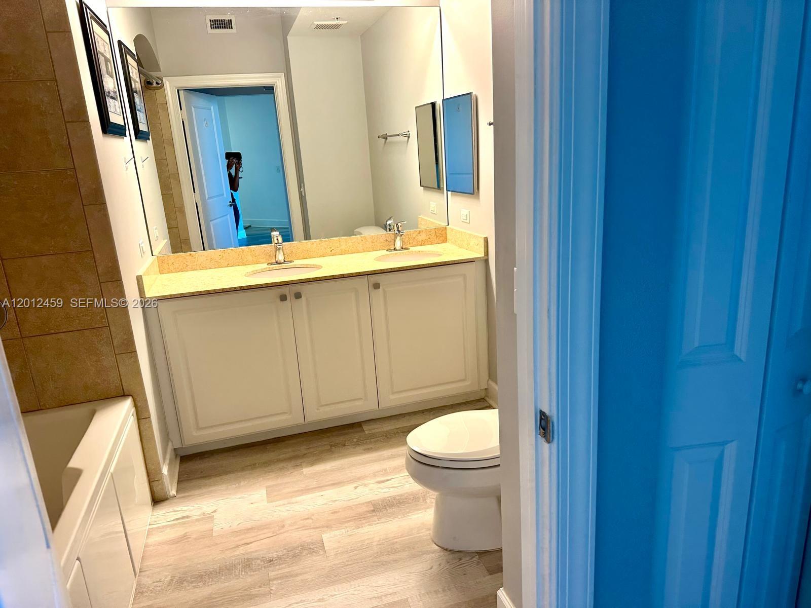 VIZCAYA LAKES CONDO - Residential Lease
