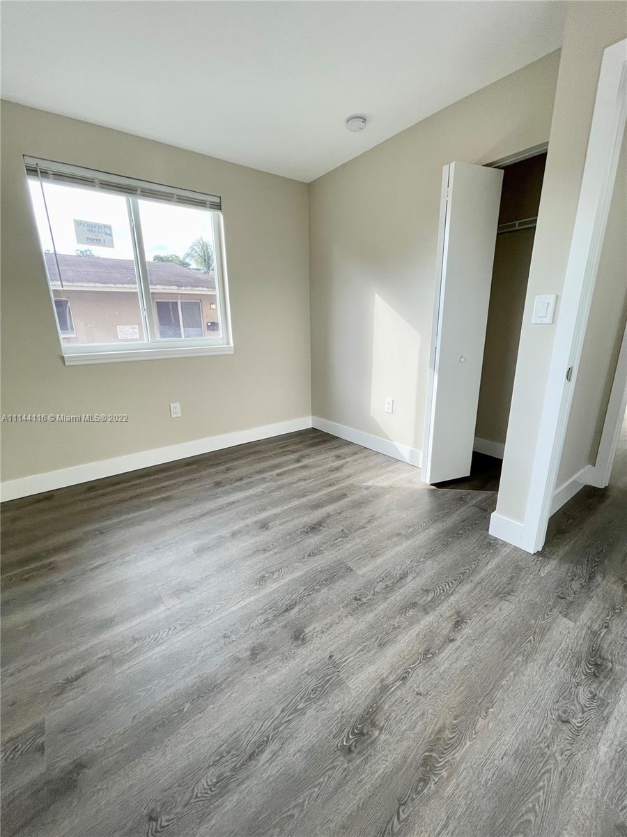 HOLLYWOOD PARK - Residential Lease