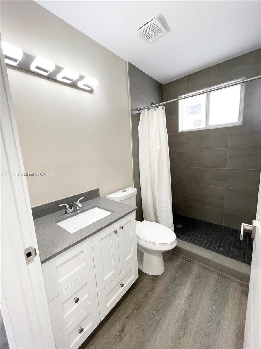 HOLLYWOOD PARK - Residential Lease