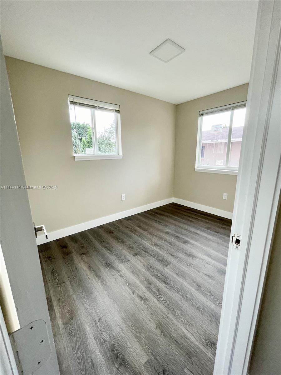 HOLLYWOOD PARK - Residential Lease