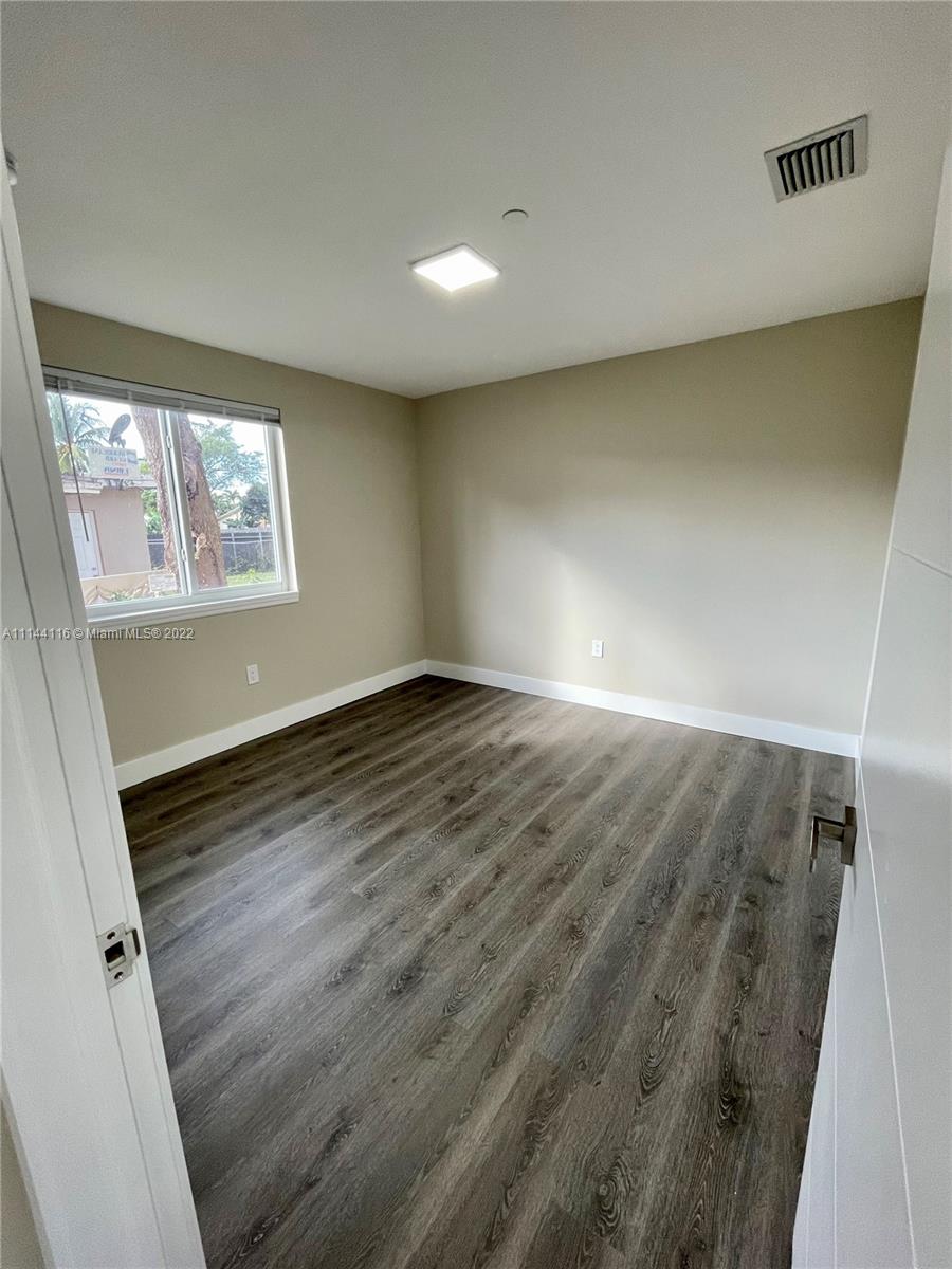 HOLLYWOOD PARK - Residential Lease