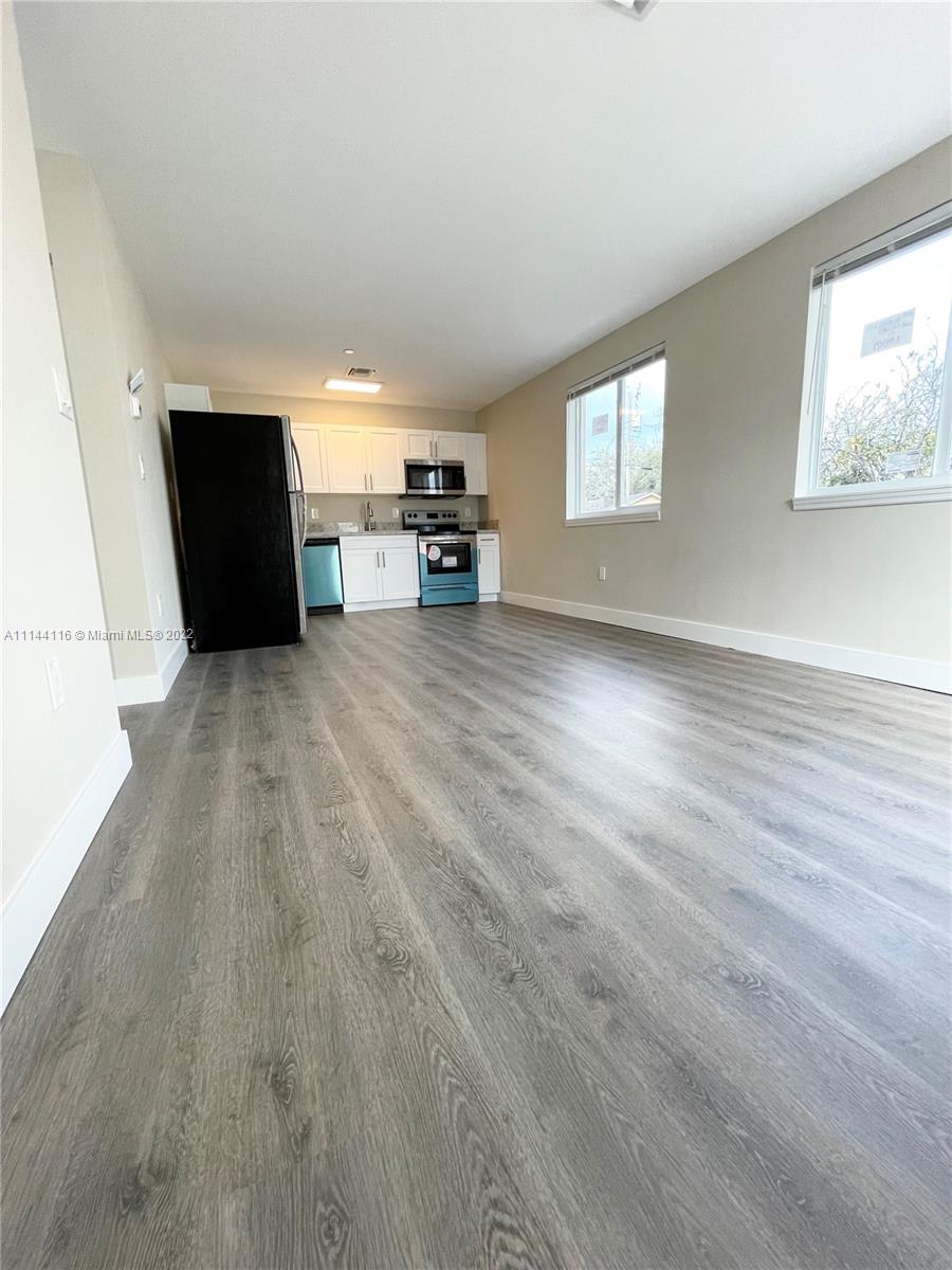 HOLLYWOOD PARK - Residential Lease