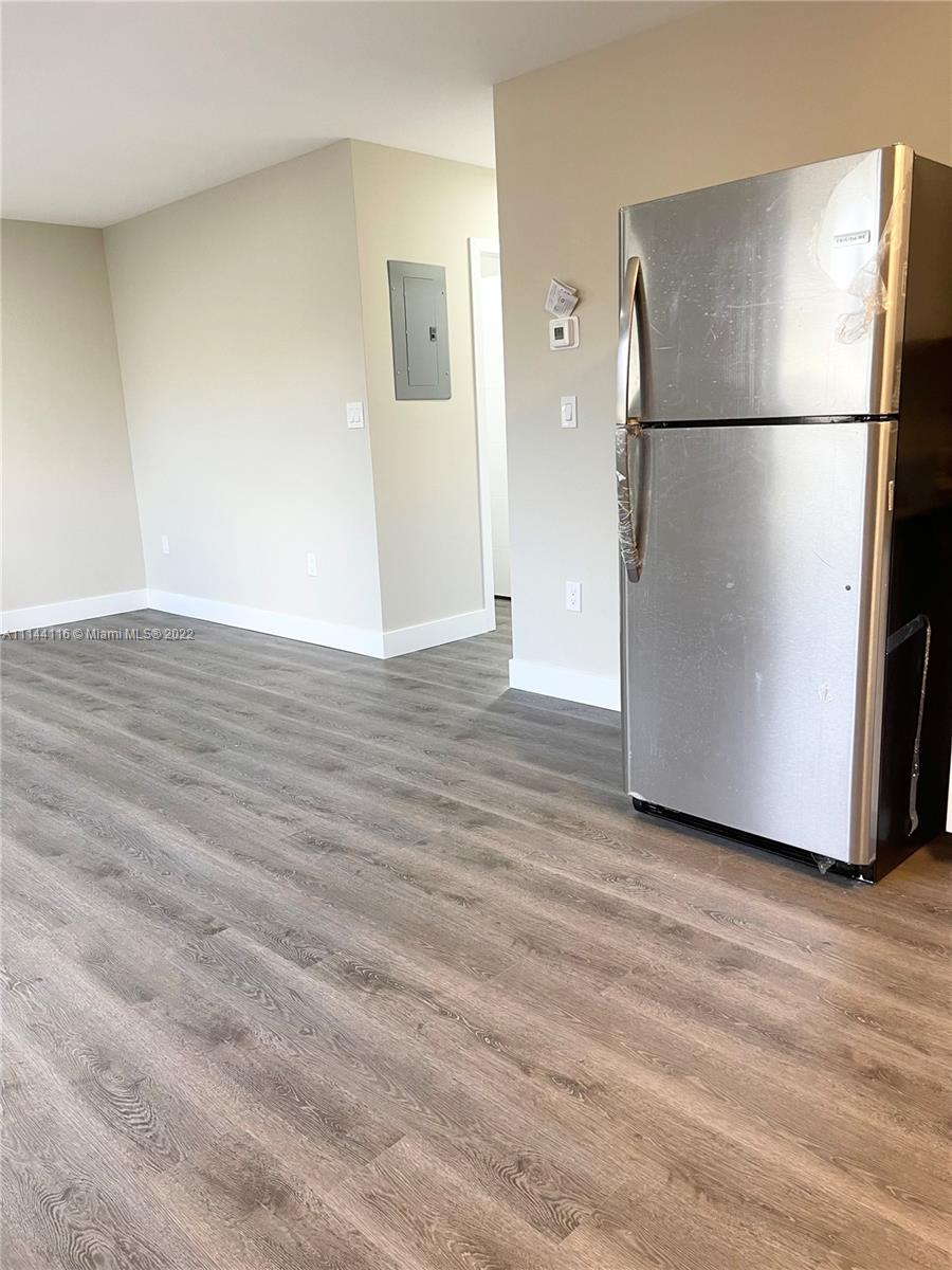 HOLLYWOOD PARK - Residential Lease