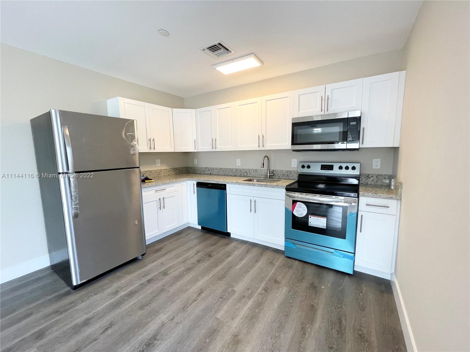 HOLLYWOOD PARK - Residential Lease