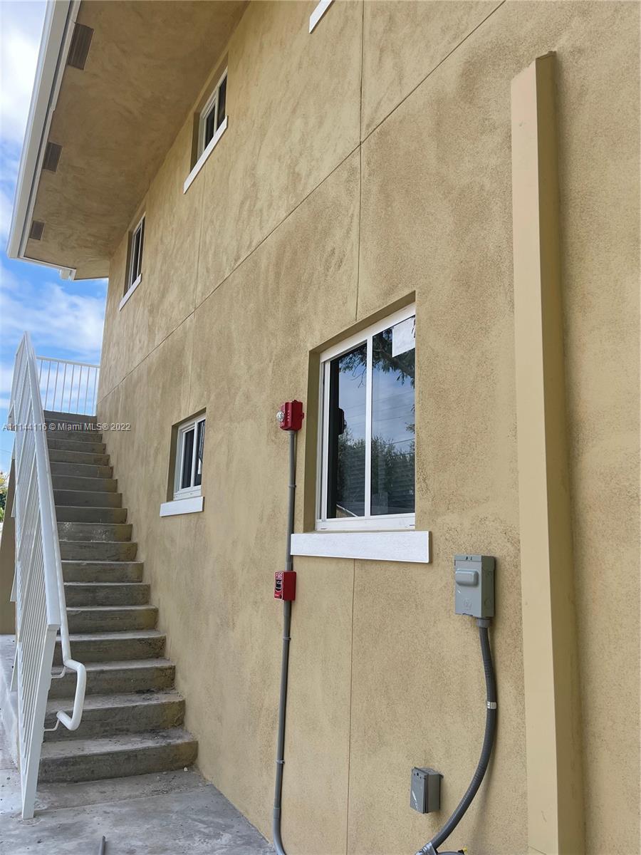 HOLLYWOOD PARK - Residential Lease