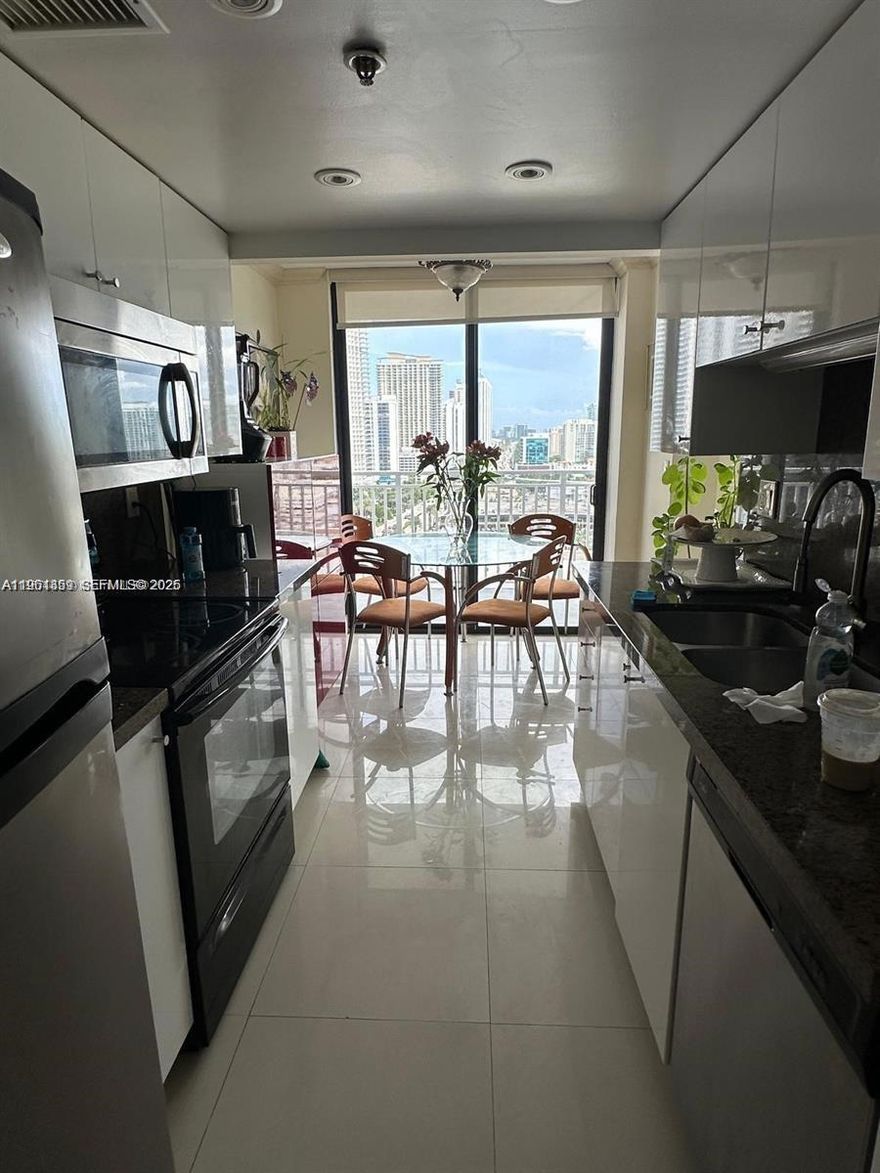 SUNNY ISLES 2/2 APARTMENT. SUNRISES FROM 22 FLOOR BALCONY WITH OCEAN AND INTRACOASTAL PANORAMIC VIEW. EXCELLENT LOCATION RIGHT ACROSS THE OCEAN. HUGE RENOVATED 2 BEDROOM 2 BATHROOM IN THE HEART OF SUNNY ISLES. WASHER AND DRYER IN THE UNIT. AMENITIES INCLUDE A NEW POOL, FITNESS CENTER, TENNIS, GAME ROOM, AND 24 HOUR SECURITY. RESTAURANTS, PARKS, A - RATED TOP SCHOOL