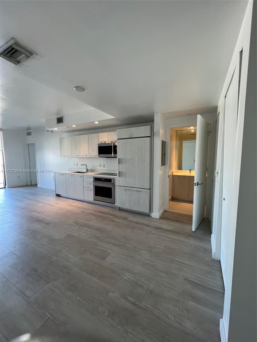 BRICKELL HEIGHTS EAST CON - Residential Lease