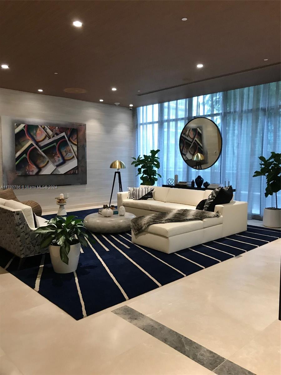 BRICKELL HEIGHTS EAST CON - Residential Lease