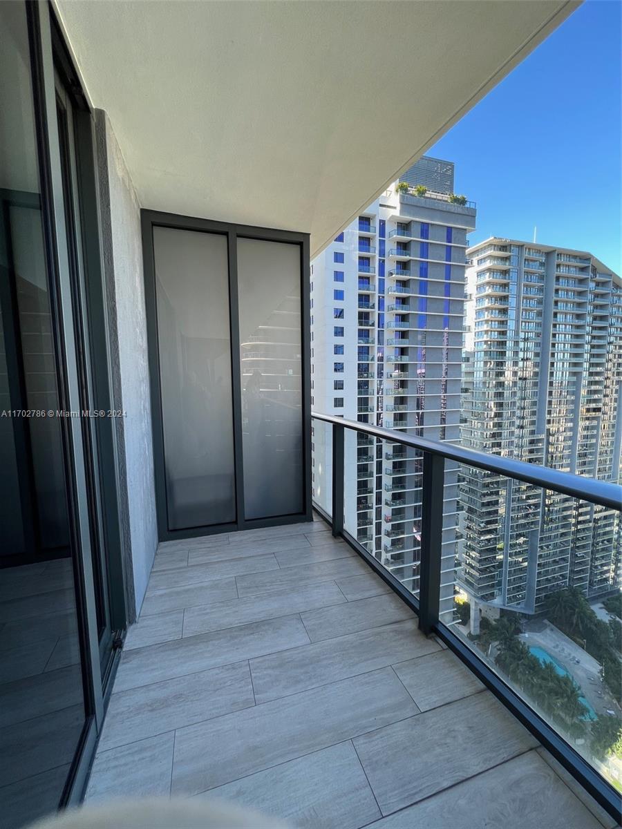 BRICKELL HEIGHTS EAST CON - Residential Lease