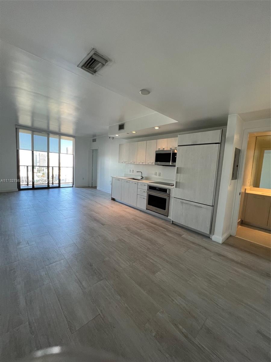 BRICKELL HEIGHTS EAST CON - Residential Lease