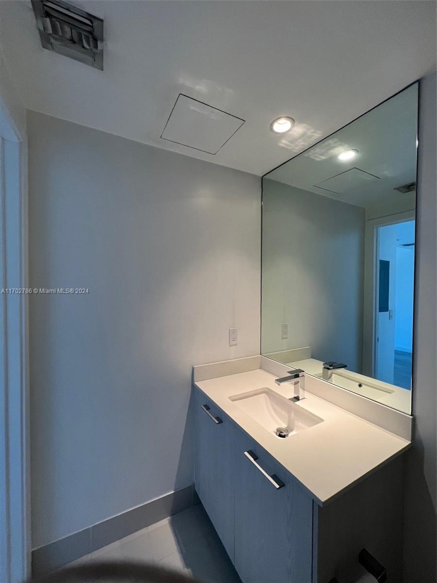 BRICKELL HEIGHTS EAST CON - Residential Lease