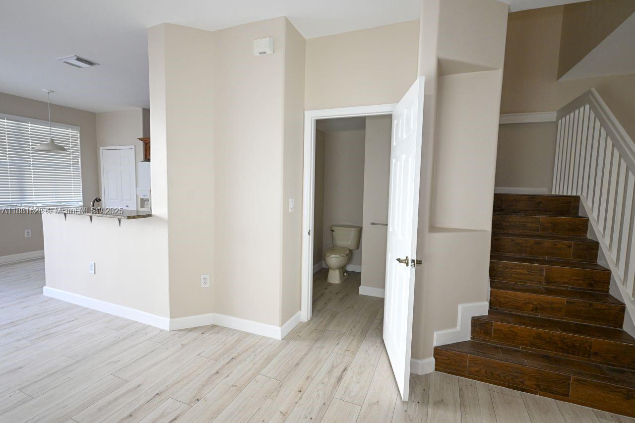 ISLANDS AT DORAL 1ST ADDN - Residential Lease