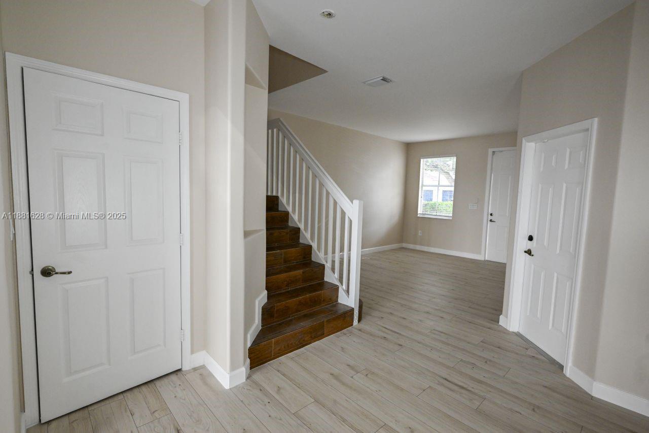 ISLANDS AT DORAL 1ST ADDN - Residential Lease