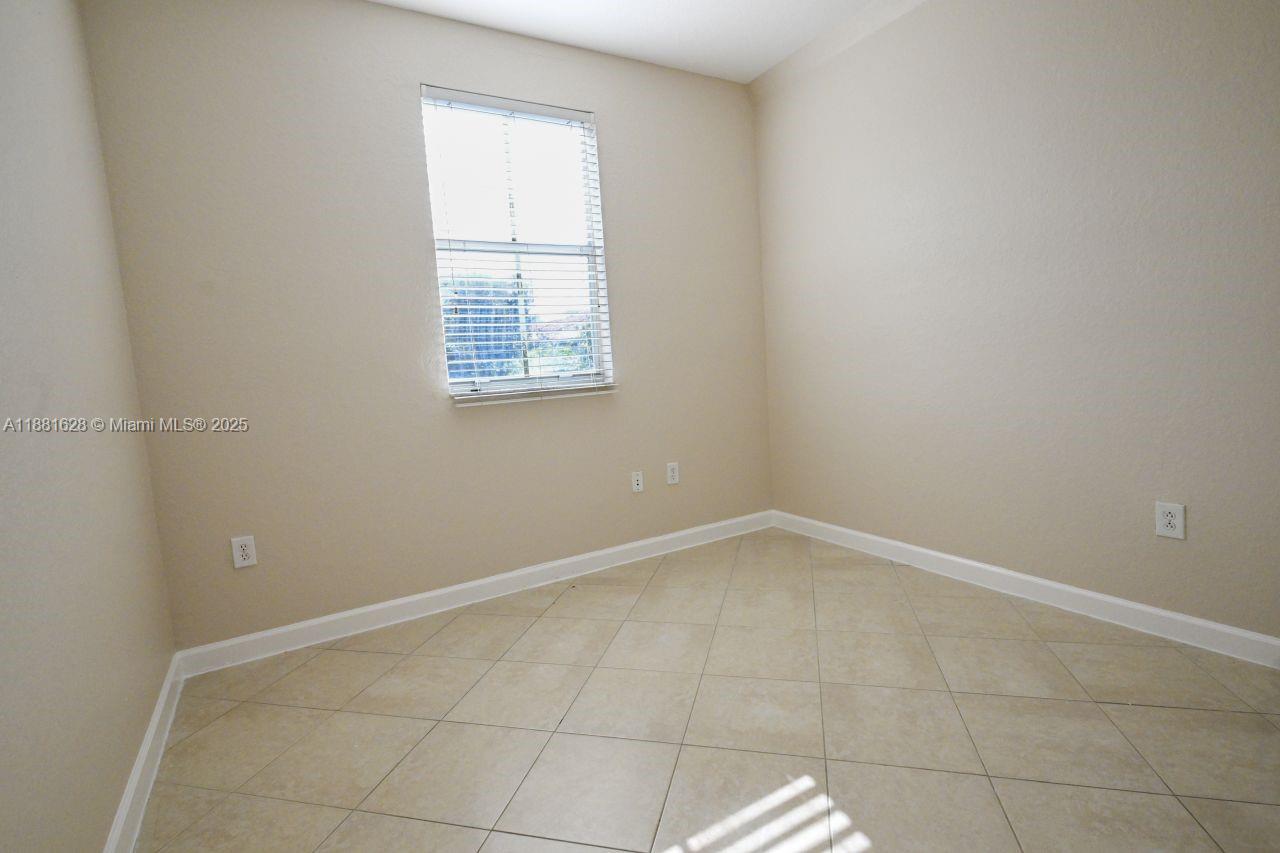 ISLANDS AT DORAL 1ST ADDN - Residential Lease