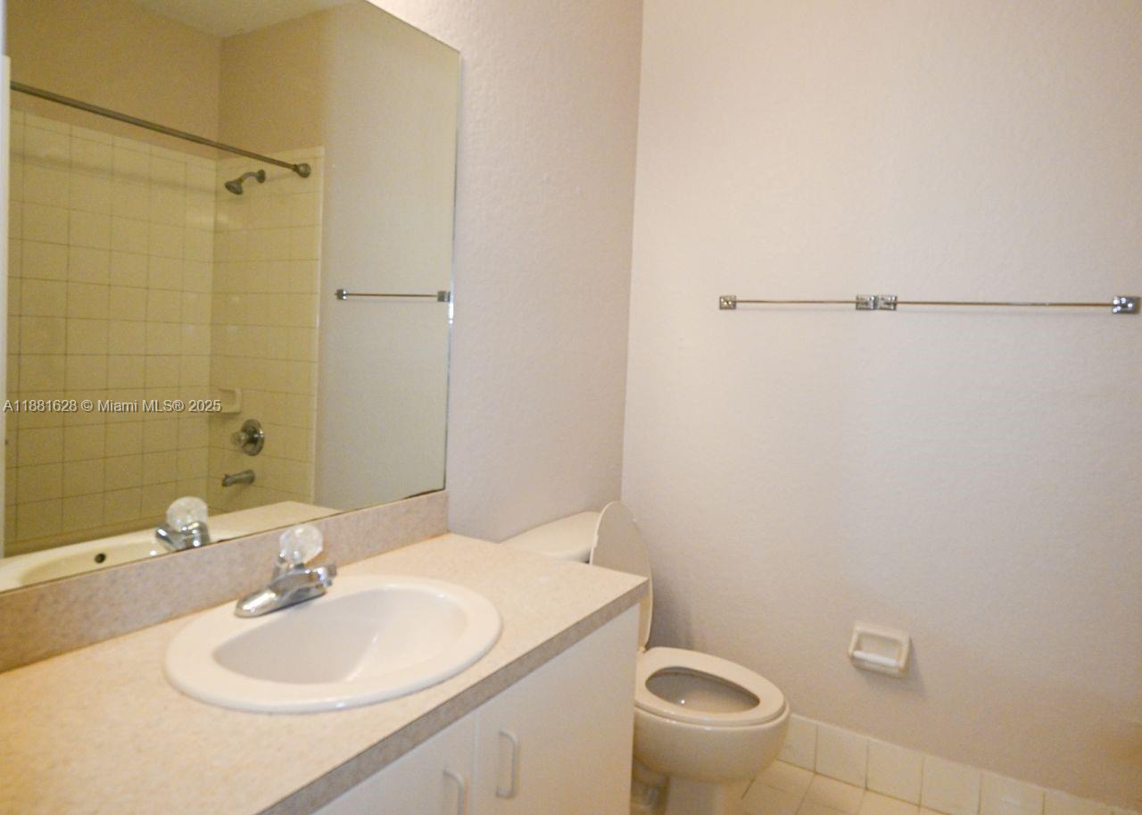 ISLANDS AT DORAL 1ST ADDN - Residential Lease