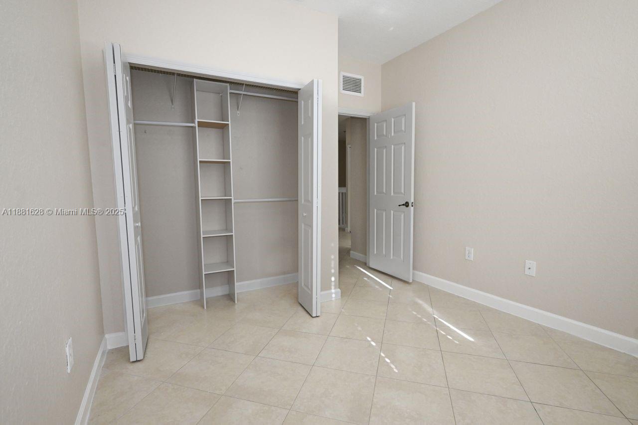 ISLANDS AT DORAL 1ST ADDN - Residential Lease