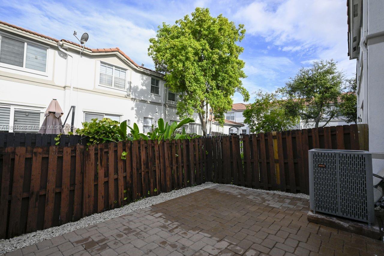 ISLANDS AT DORAL 1ST ADDN - Residential Lease
