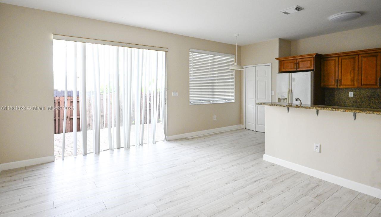 ISLANDS AT DORAL 1ST ADDN - Residential Lease