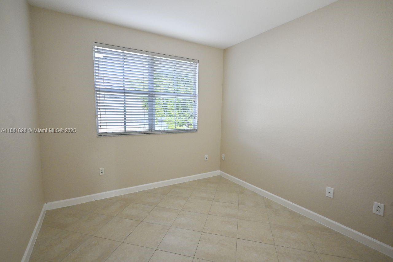 ISLANDS AT DORAL 1ST ADDN - Residential Lease