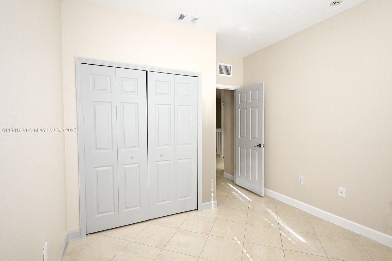 ISLANDS AT DORAL 1ST ADDN - Residential Lease