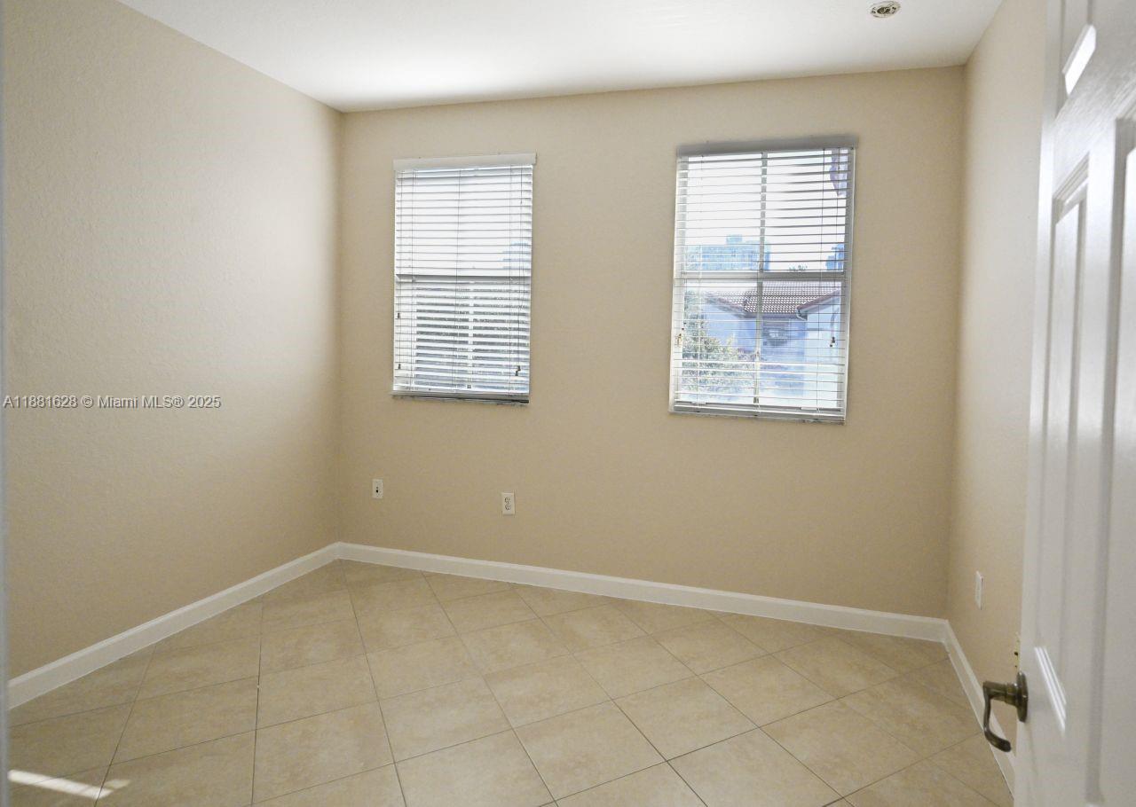 ISLANDS AT DORAL 1ST ADDN - Residential Lease