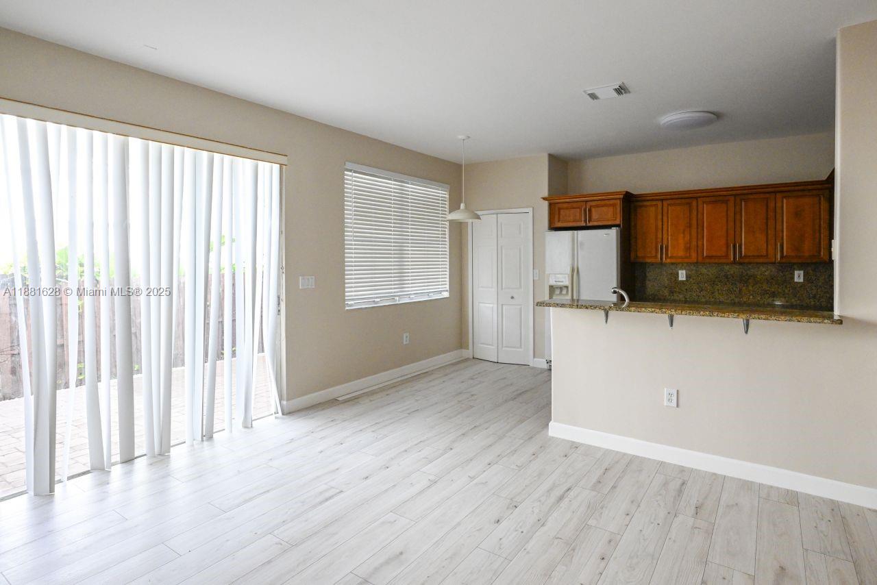 ISLANDS AT DORAL 1ST ADDN - Residential Lease