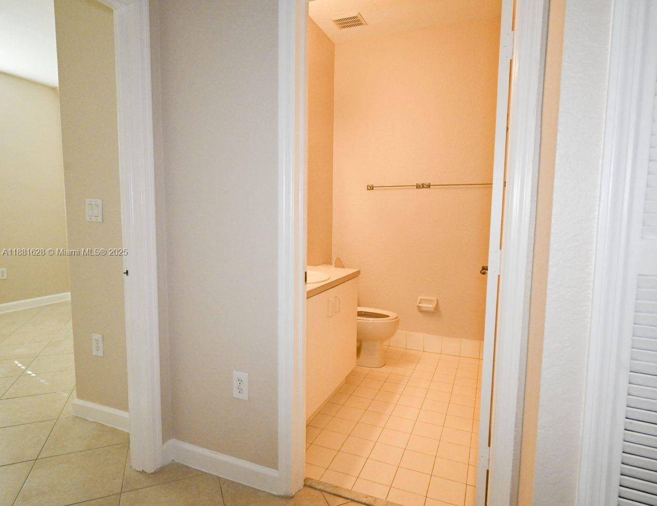 ISLANDS AT DORAL 1ST ADDN - Residential Lease