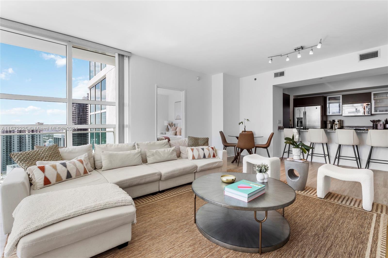 THE PLAZA 901 BRICKELL CO - Residential