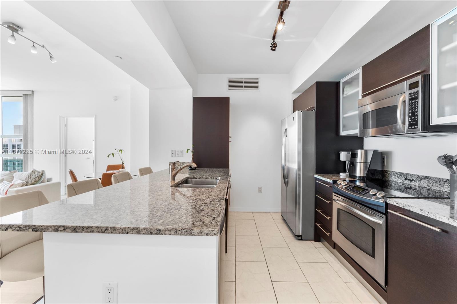 THE PLAZA 901 BRICKELL CO - Residential