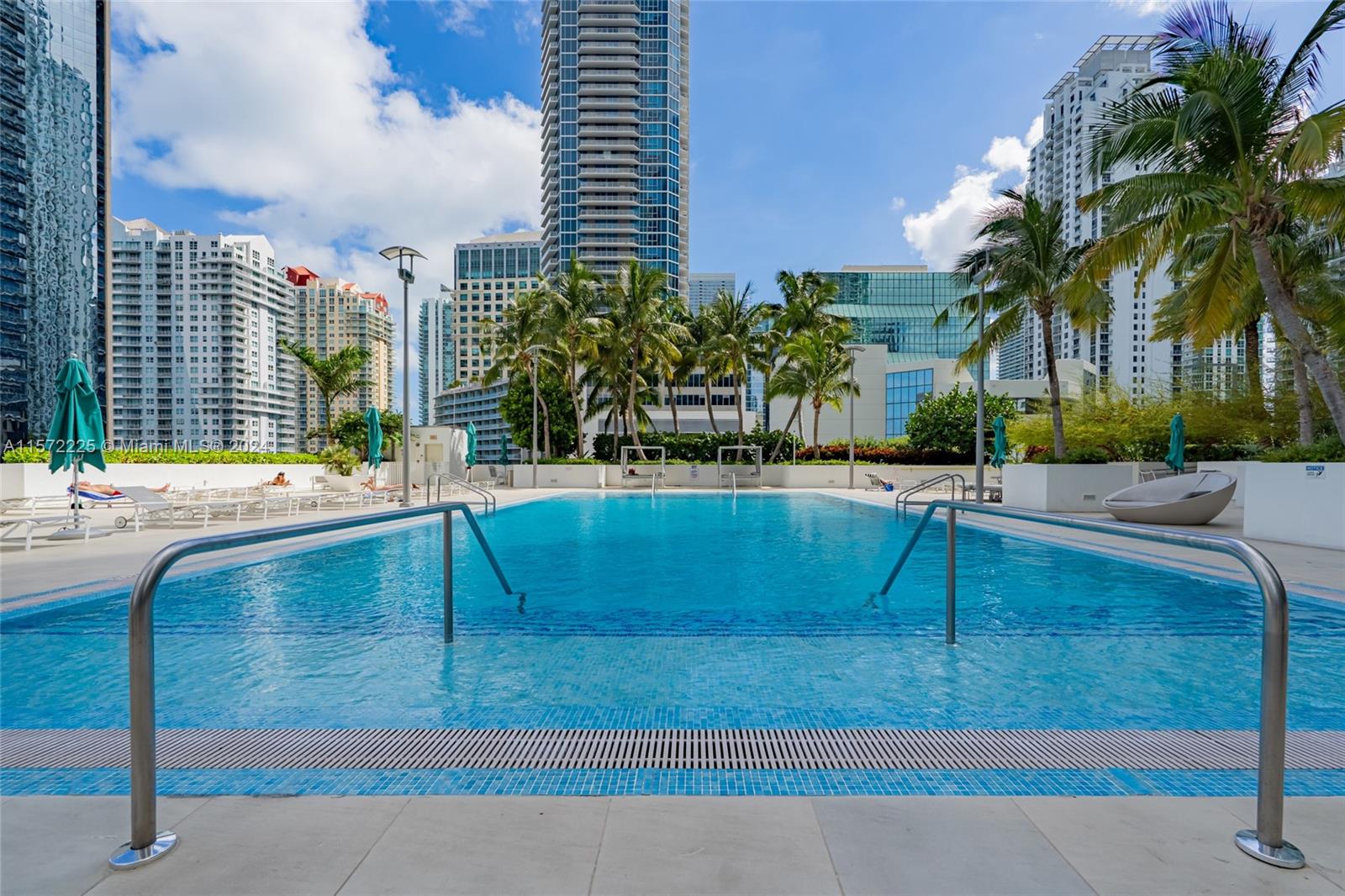 THE PLAZA 901 BRICKELL CO - Residential