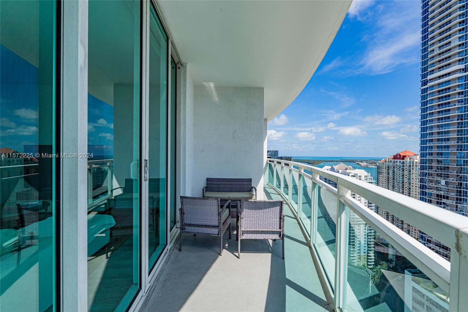 THE PLAZA 901 BRICKELL CO - Residential