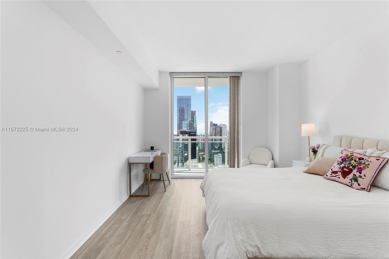 THE PLAZA 901 BRICKELL CO - Residential