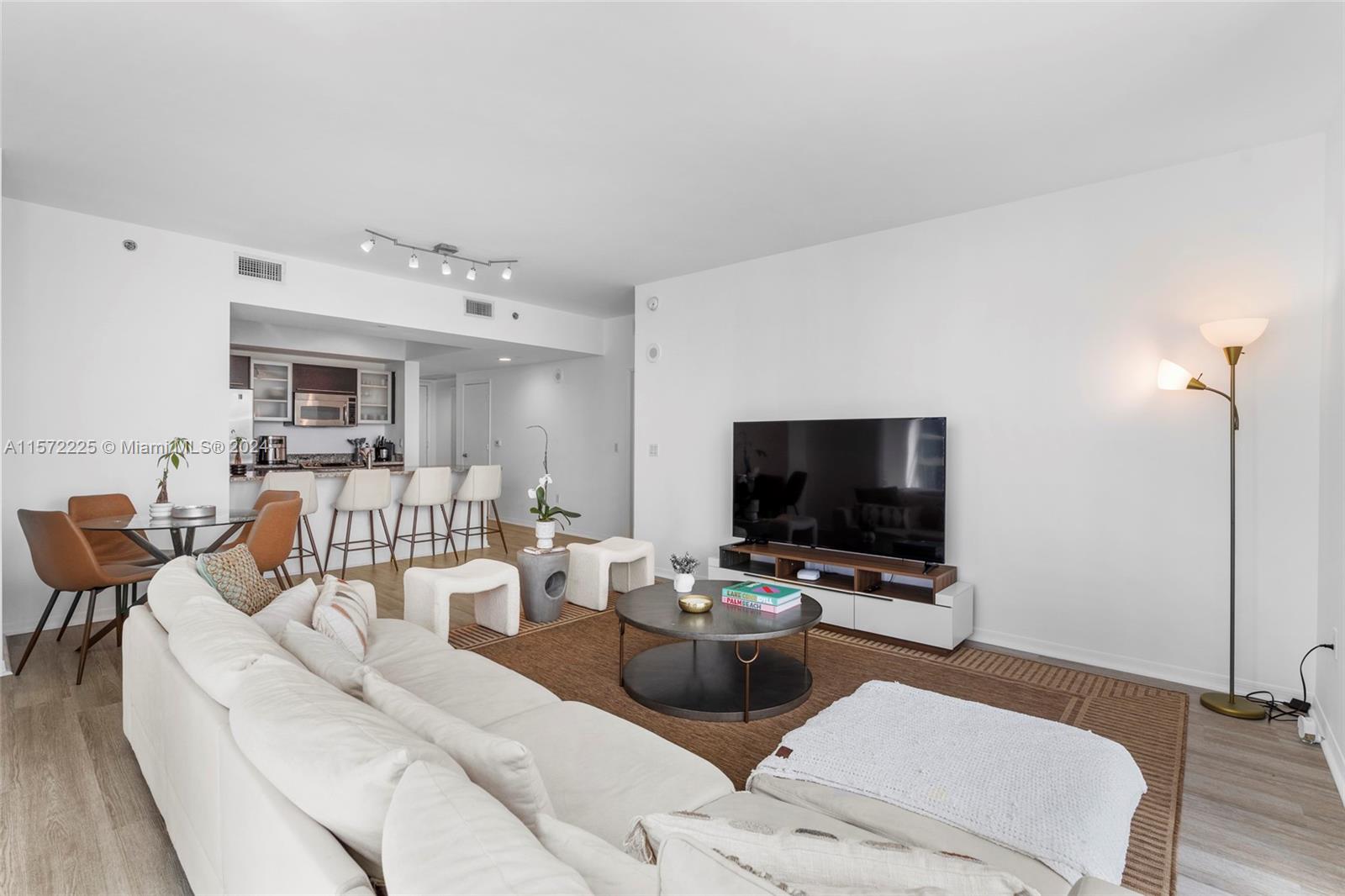 THE PLAZA 901 BRICKELL CO - Residential