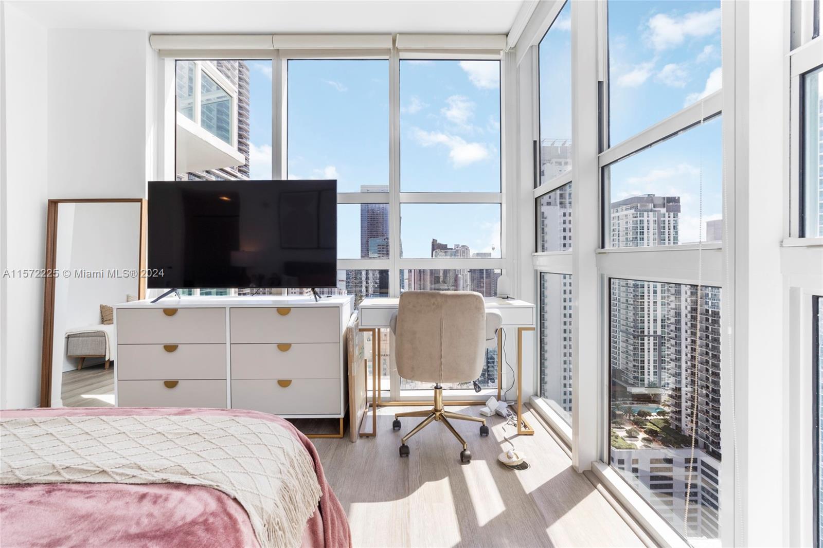 THE PLAZA 901 BRICKELL CO - Residential