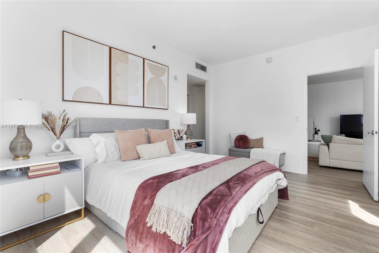 THE PLAZA 901 BRICKELL CO - Residential