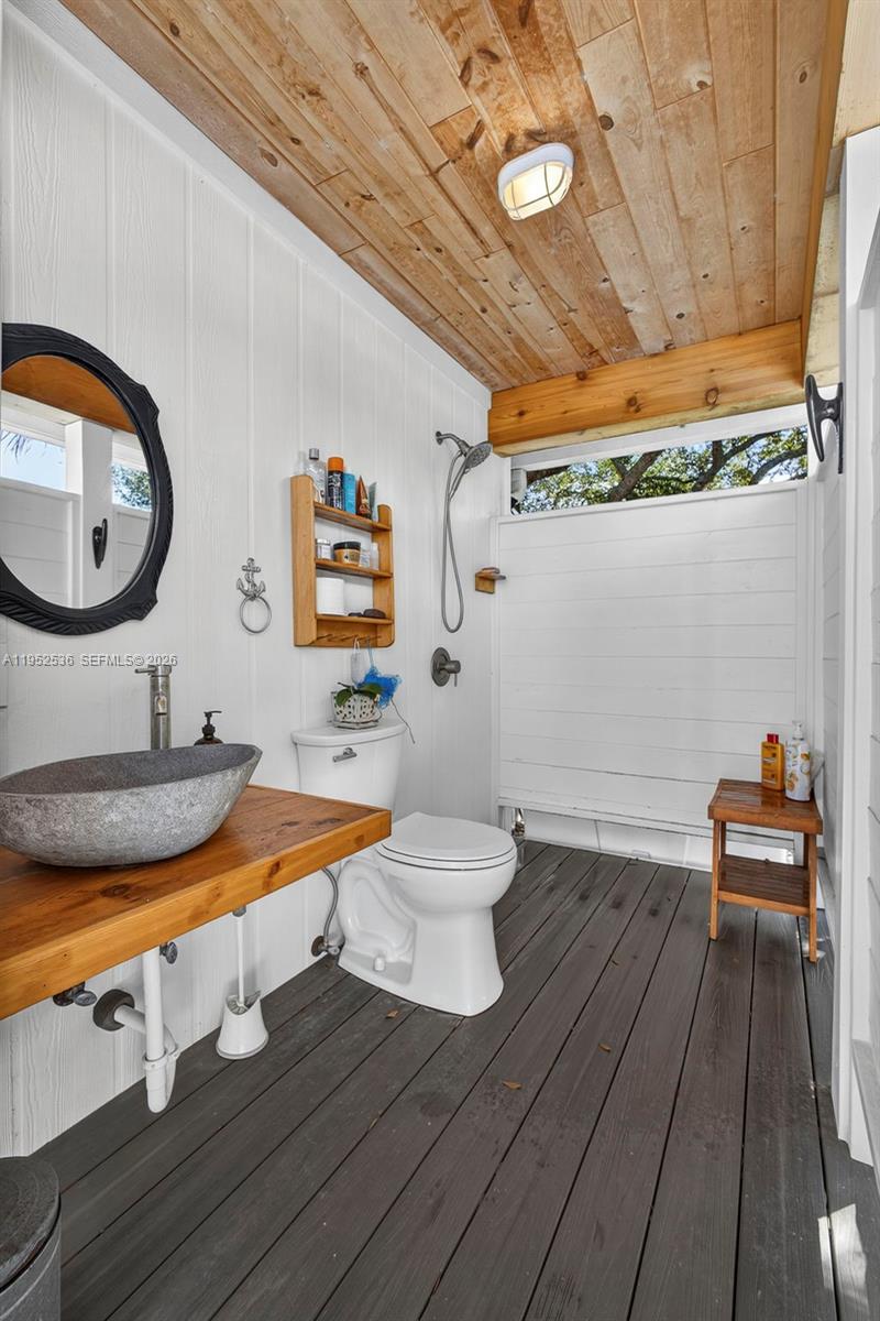 HORSESHOE ACRES - Residential