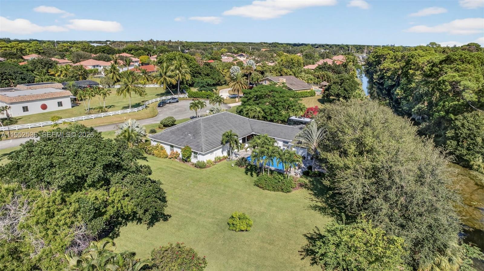 HORSESHOE ACRES - Residential