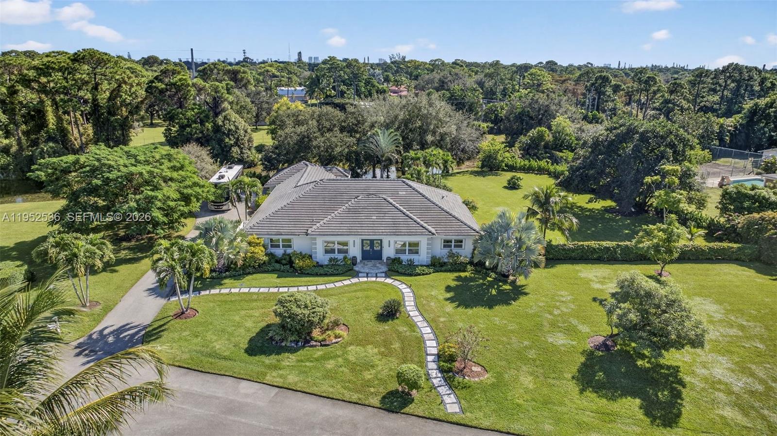 HORSESHOE ACRES - Residential